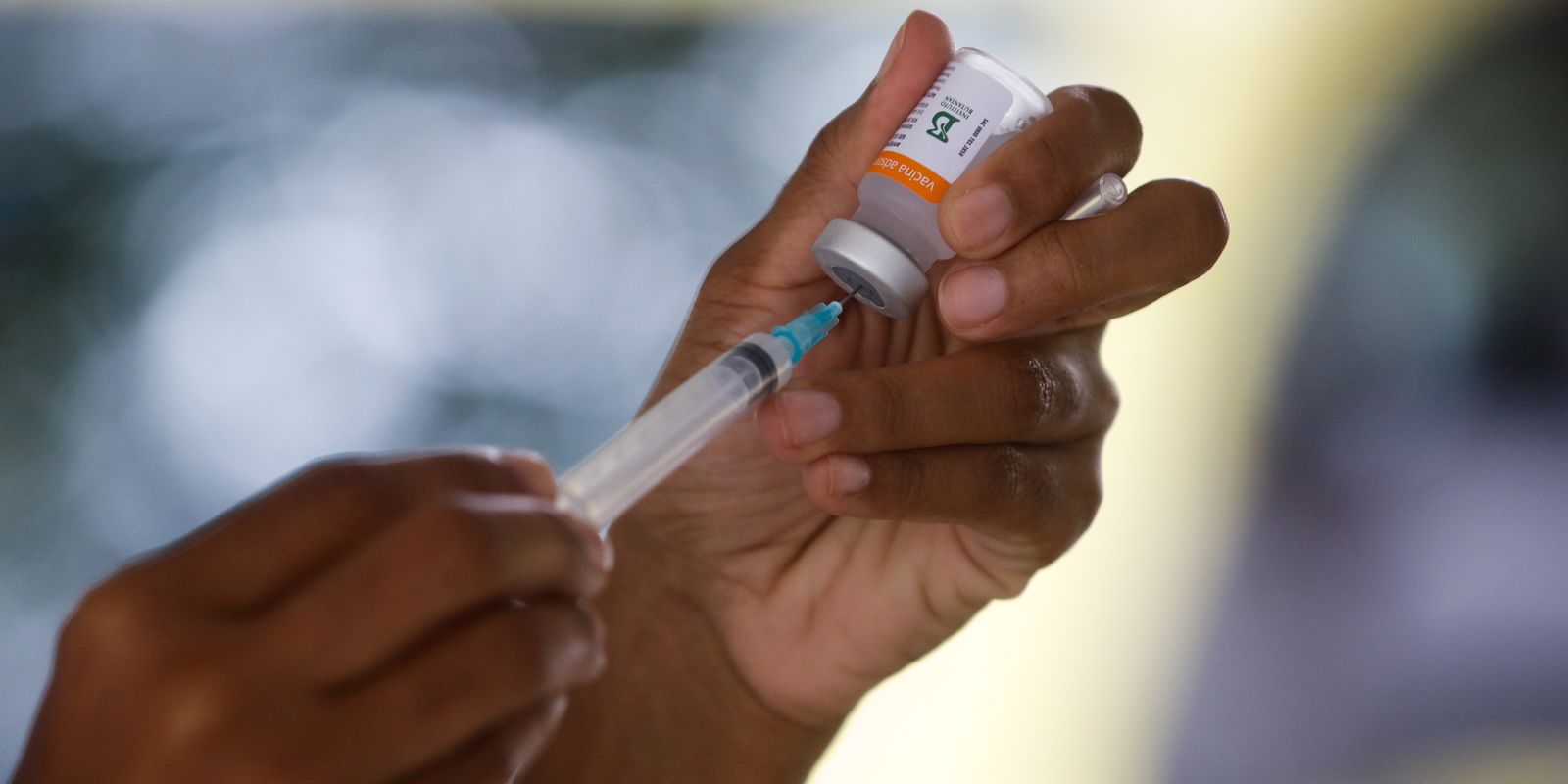 Brasil registra 28,8 mil novos casos de Covid-19 em um único dia