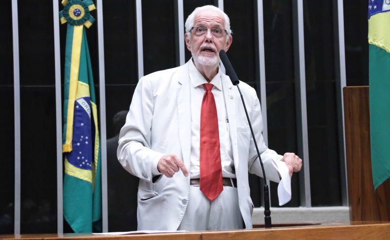 Câmara aprova projeto que dispensa licitação para hemoderivados do SUS