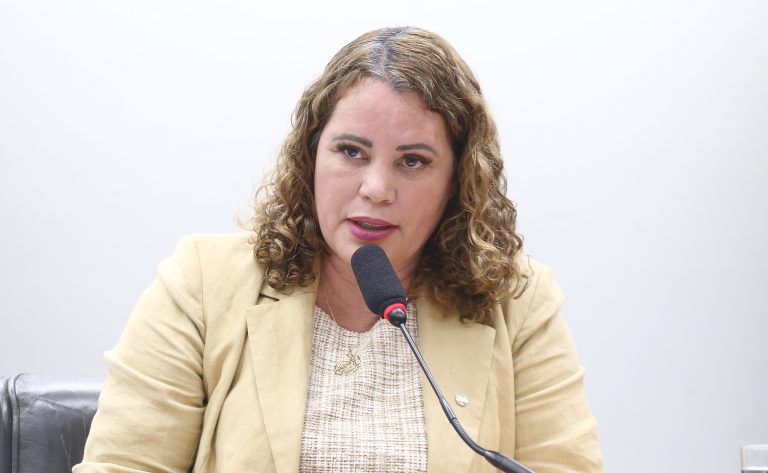 Comissão da Câmara aprova nova política de saúde nas escolas brasileiras