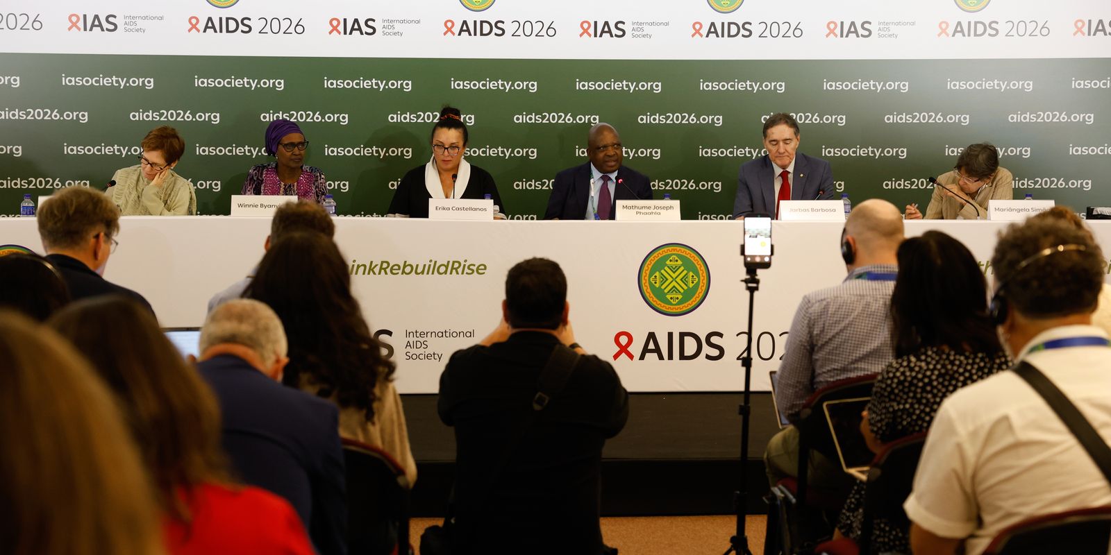 Queda nas infecções por HIV é ameaçada por falta de recursos financeiros