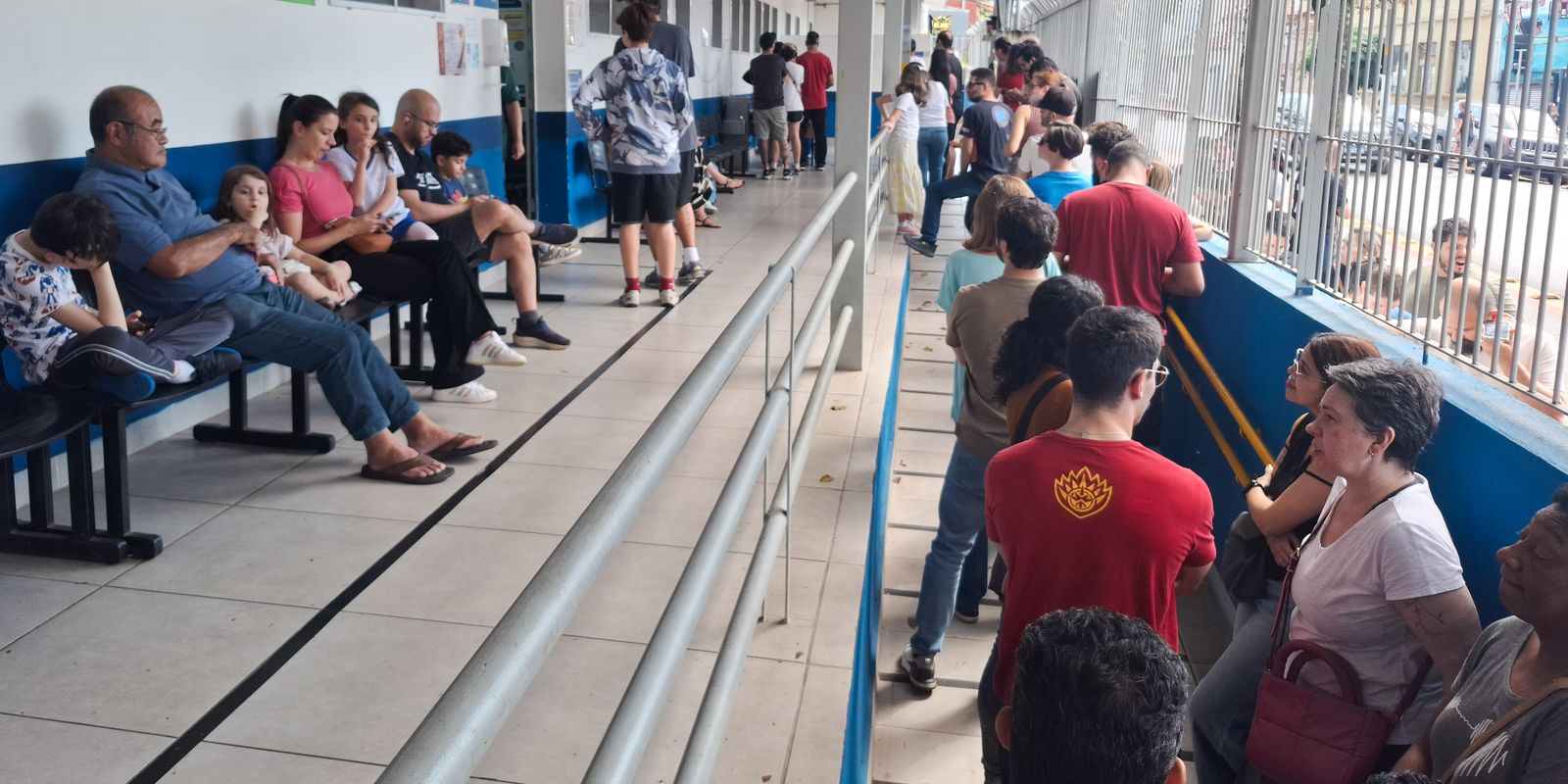 Filas longas marcam vacinação contra sarampo em São Paulo neste sábado