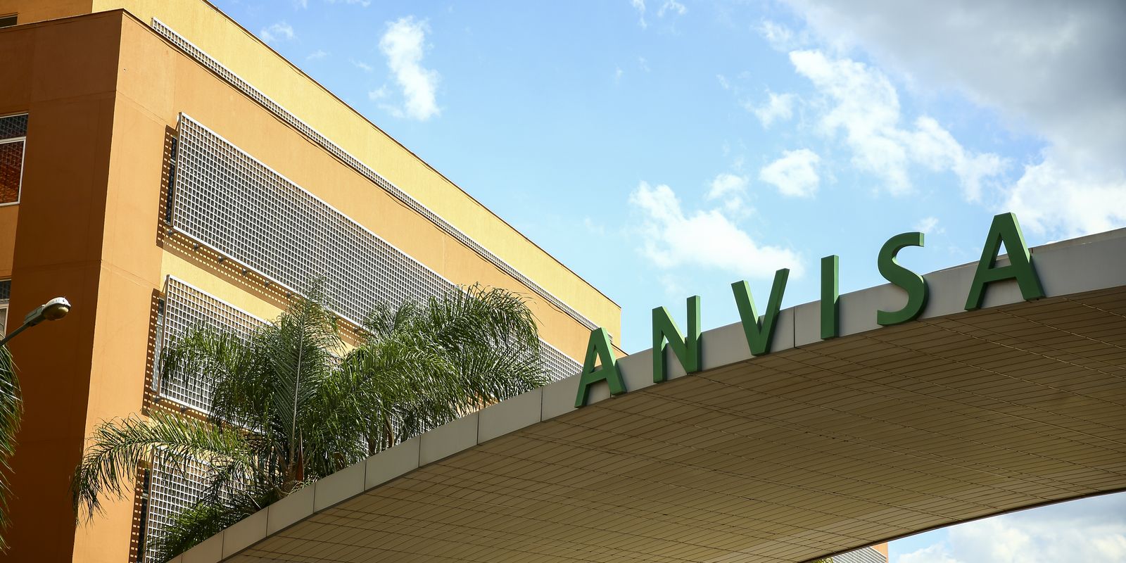 Anvisa proíbe lotes irregulares do medicamento Ocrevus para esclerose múltipla
