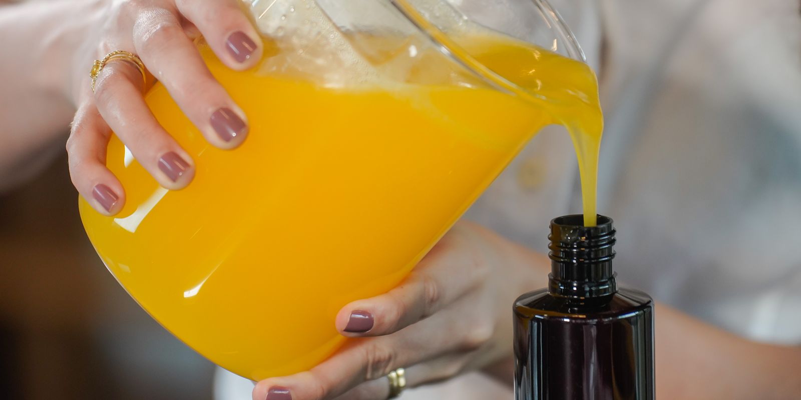 Anvisa divulga lista de cosméticos permitidos para produção artesanal no Brasil